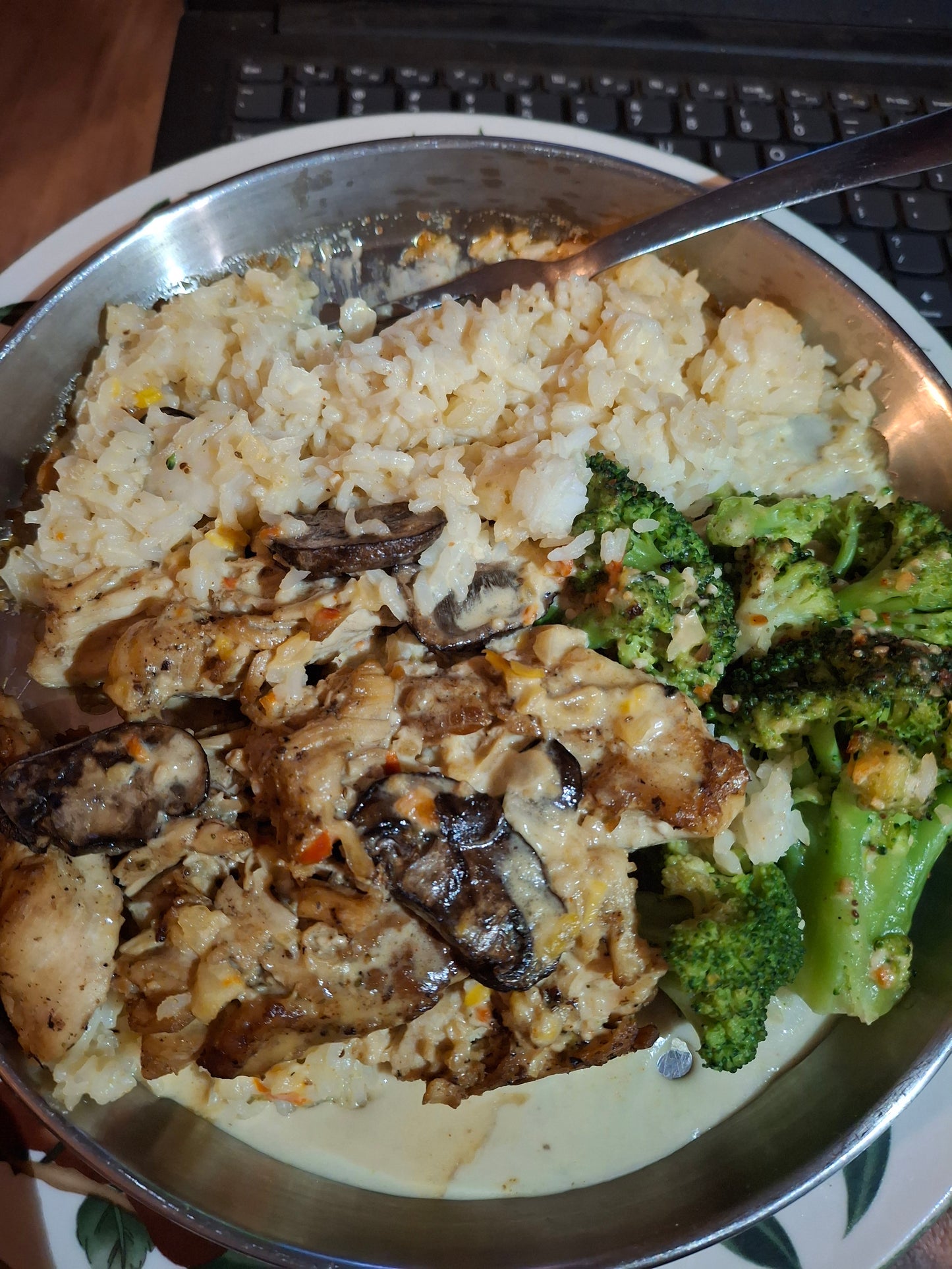 Grilled Chicken, mushrooms, rice, and broccoli with a house made creamy sauce