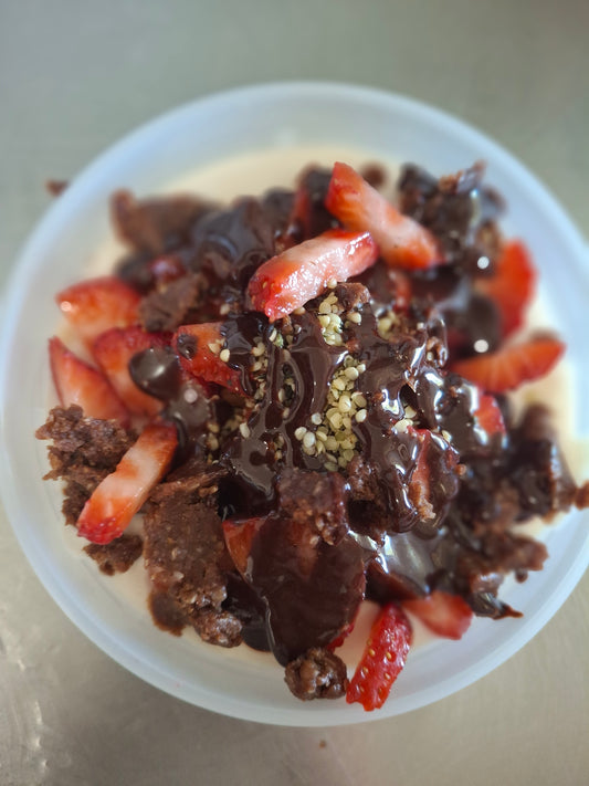Chocolate Covered Strawberry Brownie Dessert Tub (60g protein)